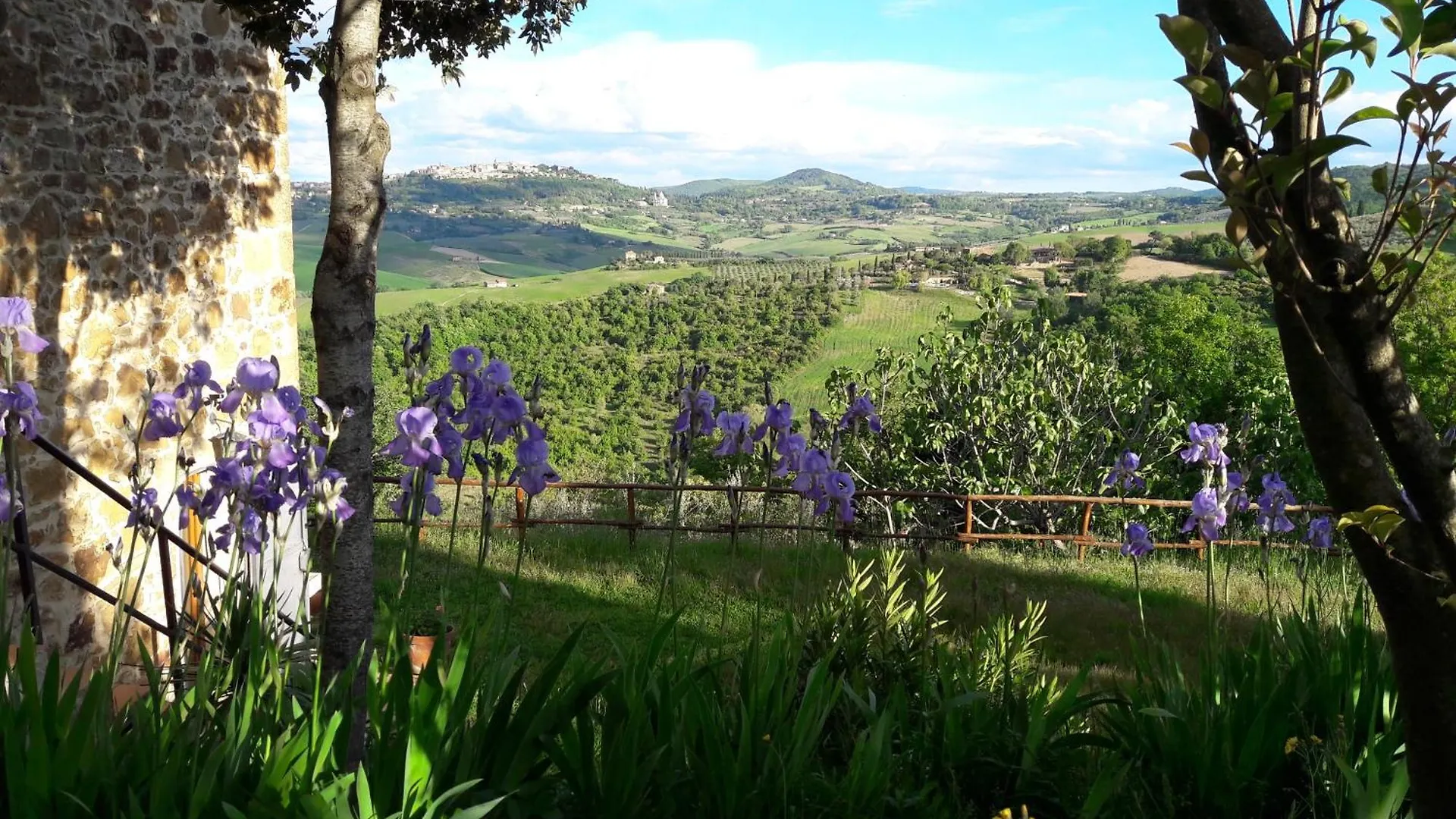 Villa Mulinello, View Of Montepulciano Montefollonico Itálie